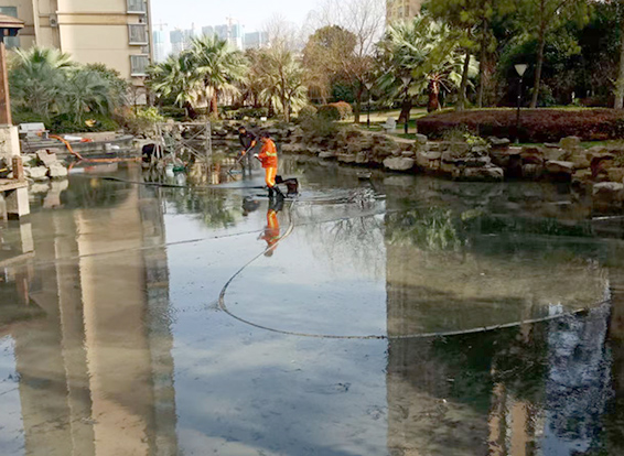 岫岩景观池淤泥清理